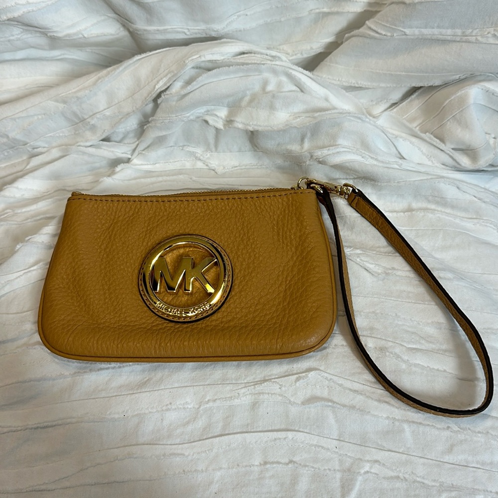 Micheal Kors wristlet